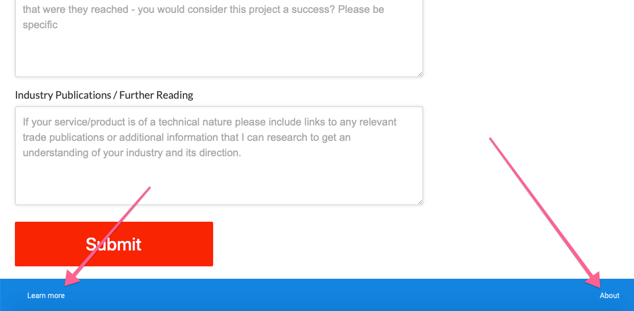 Ссылка на обзор и страницу "О нас" в нижнем колонтитуле клиентской формы.