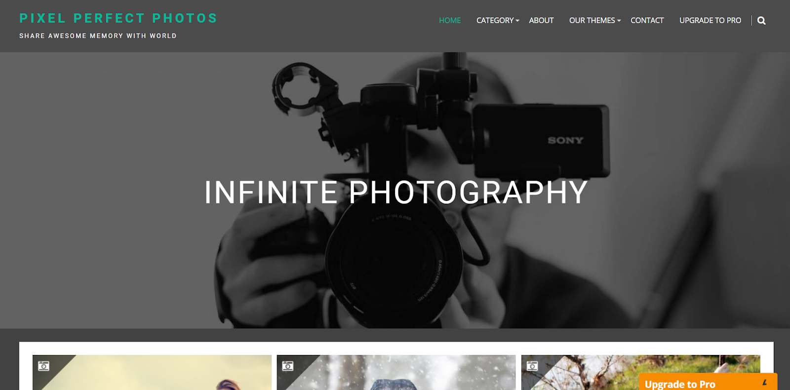 Fotografi Tak Terbatas adalah tema portofolio minimalis gratis yang memiliki desain hitam yang kuat