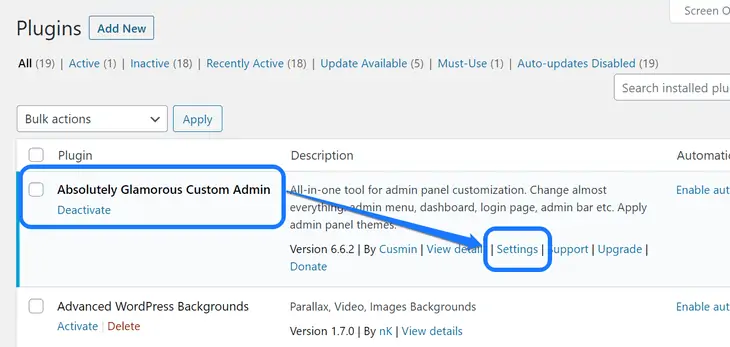 WordPressのAbsolutelyGlamorous CustomAdminプラグインの[設定]ボタンをポイントする