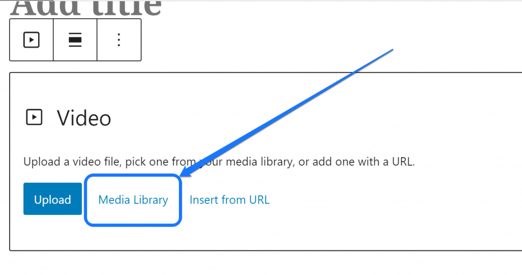 Apontando para o botão Biblioteca de mídia dentro do bloco de vídeo do editor de páginas do WordPress
