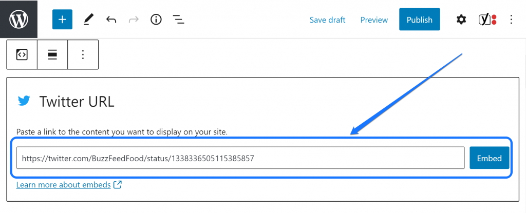 Apontando para uma caixa de texto para incluir o URL do Twitter para incorporar um vídeo no WordPress