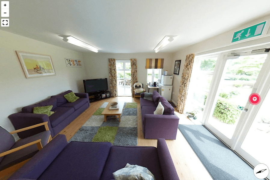 Vous pouvez voir leur chimie dans cette scène. Lors d'une autre visite, vous pourrez voir la salle commune de leur dortoir.