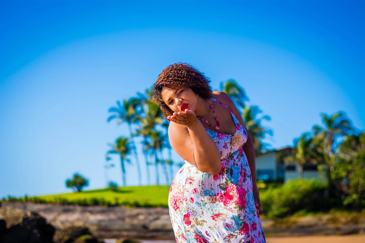 Verão começando em breve? Esse é o momento perfeito para promover as roupas de praia e vestidos sem mangas da sua loja.