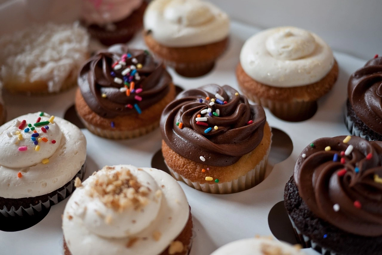 Un produit groupé vous permet d'emballer ensemble des produits simples et simples - et encourage à en acheter plusieurs à la fois. Pourquoi acheter un seul cupcake quand on peut avoir une boîte complète ?
