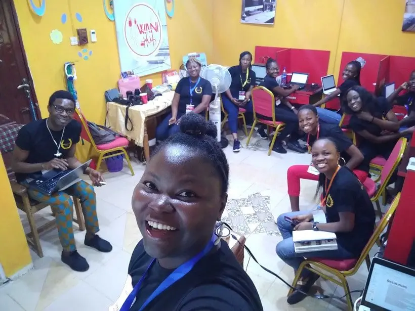 Uwani Hub의 1주일 여성 부트캠프에 참석한 Mary Job과 일부 참석자