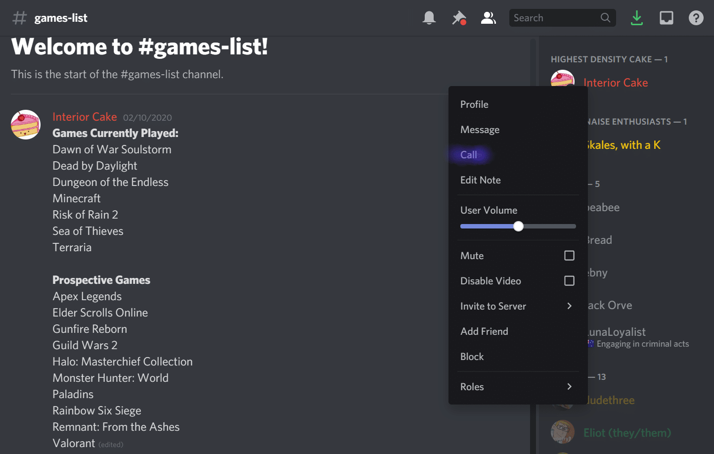 O captură de ecran a Discord care arată cum să inițiezi un apel vocal.