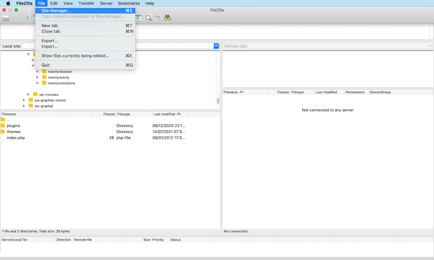Der FileZilla FTP-Client mit hervorgehobener Menüoption „Datei“ > „Site-Manager“.