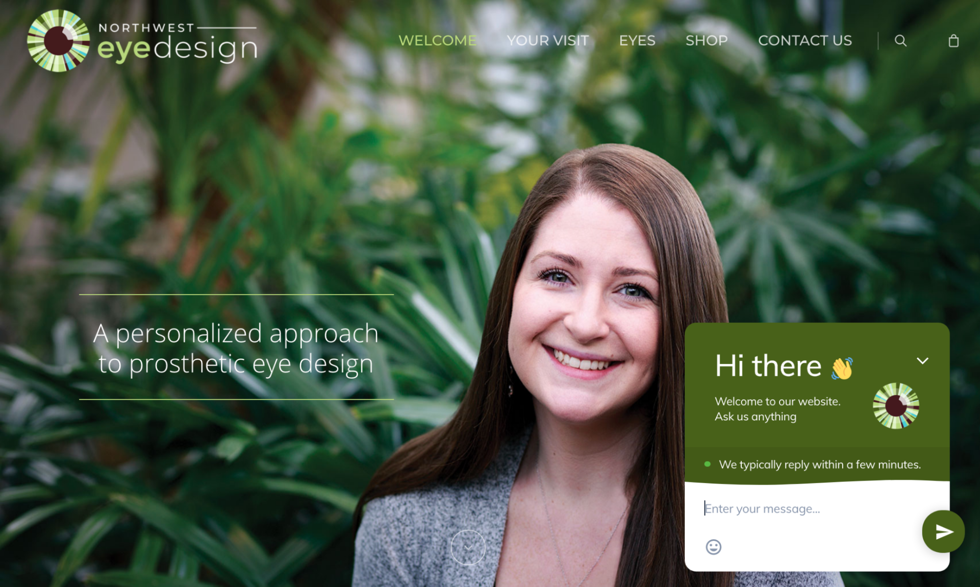 Northwest Eye Design-Seite mit einem Chatbot unten rechts