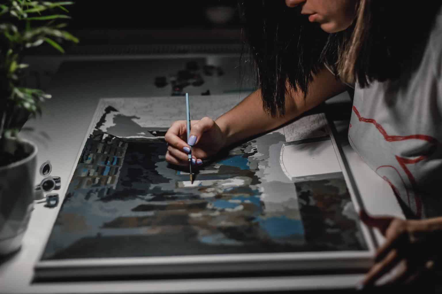 pintura de mulher jovem