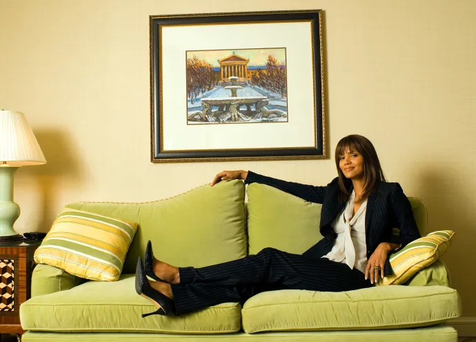 Filadélfia - 20 de março: atriz vencedora do Oscar Halle Berry posa para fotos no Four Seasons Hotel 20 de março de 2007 na Filadélfia, Pensilvânia. Berry estava na Filadélfia para uma exibição de seu novo filme "Perfect Stranger". (Foto de William Thomas Cain/Getty Images para o Boston Globe)