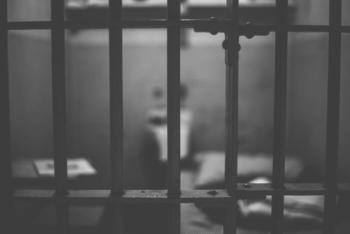 刑務所の背景