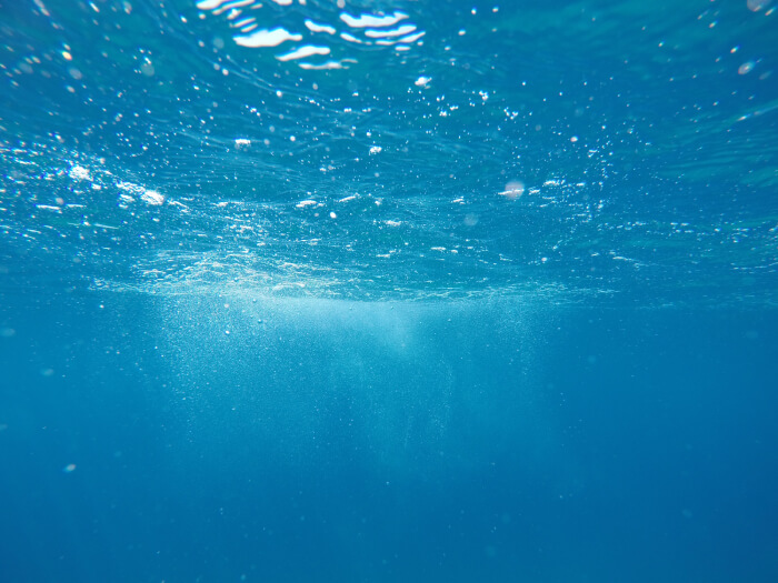 水中で