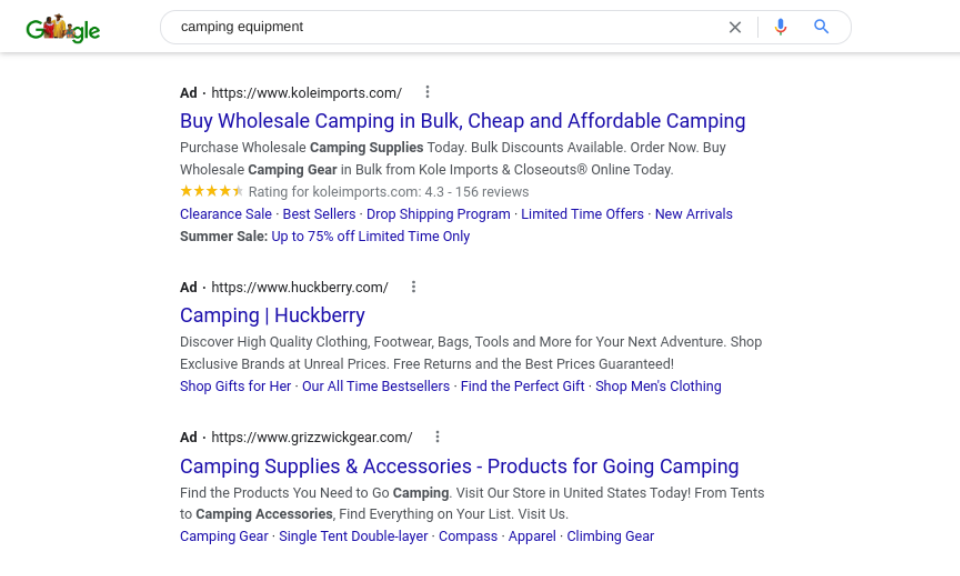 Una página de resultados de búsqueda de Google que muestra anuncios PPC para equipos de campamento.