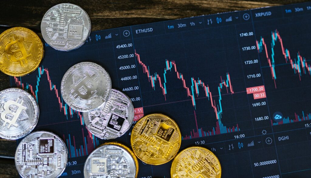 monete di criptovaluta con grafico