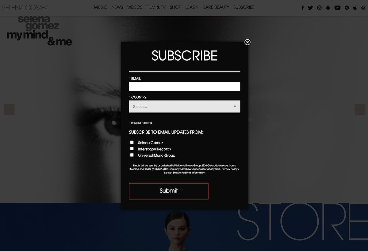 Munculan ditampilkan di situs web Selena Gomez