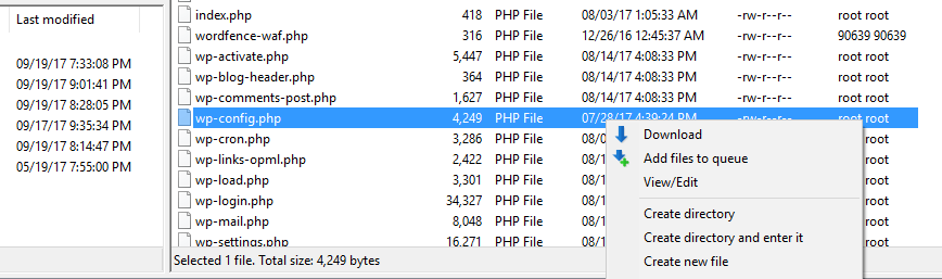 wp-config.phpファイルを編集します。