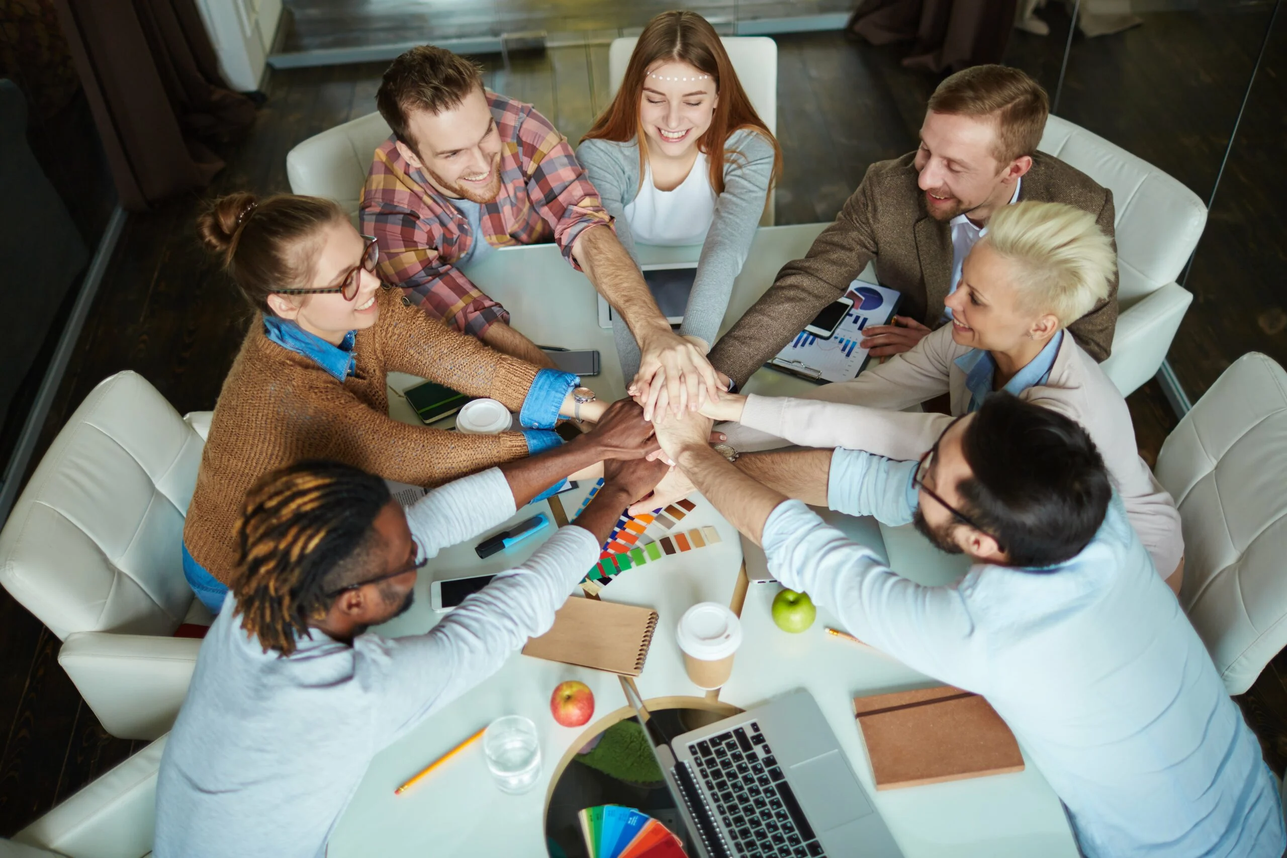 comunitate - rețea socială privată online