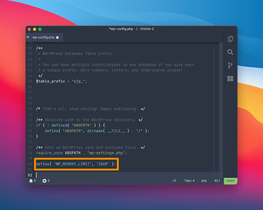 Açık bir wp-config.php dosyasını gösteren Onivim2 düzenleyicisi, bellek sınırı satırı vurgulanmıştır.