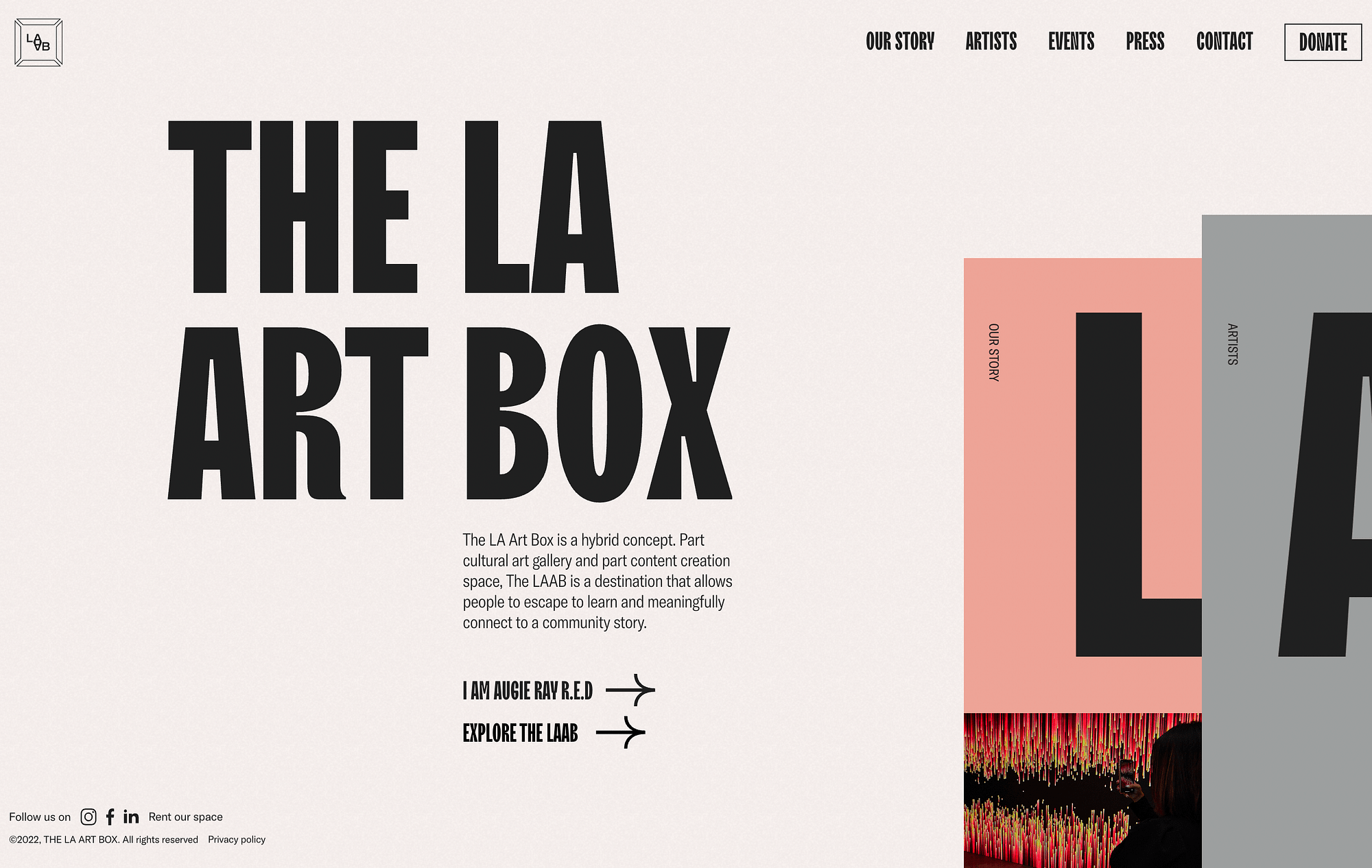 Die LA Art Box-Website ist ein Beispiel für eine Website, die horizontales Scrollen verwendet, was einer der Webdesign-Trends ist, denen man dieses Jahr folgen wird.