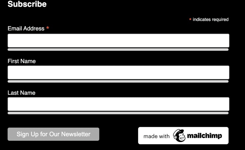 白いテキストの Mailchimp フォーム