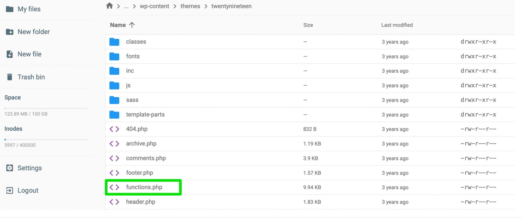 yeşil renkle vurgulanan functions.php dosyası