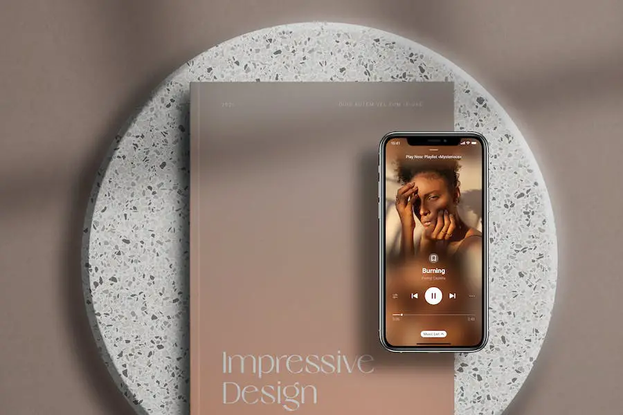 Maqueta de revista y iPhone -