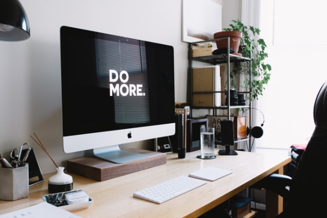 komputer desktop dengan layar bertuliskan Do More