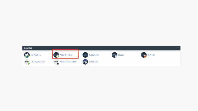 Exemplo de uso do cPanel para gerenciar domínios.
