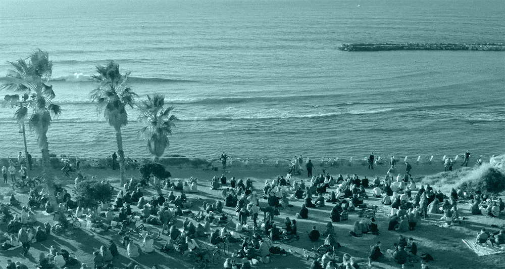 GIF d'une plage avec une tonalité bleue