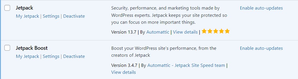 Ecran cu listă de pluginuri pe administratorul/tabloul de bord al unui site web WordPress care arată Jetpack și Jetpack Boost.
