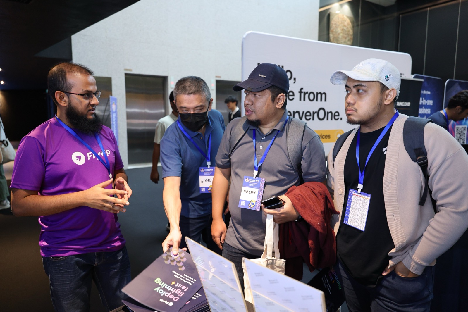 Bu resimde WordCamp Malezya'daki bir grup insan gösterilmektedir