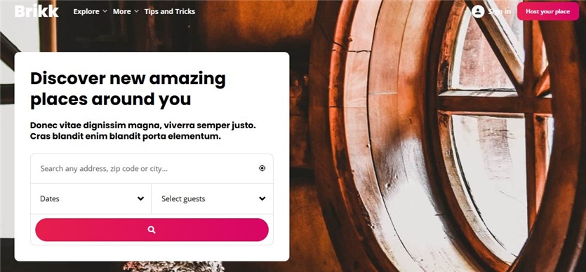 Kahverengi, kırmızı ve beyaz renklerde brikk lisitng ve dizini WordPress tema demo sayfasının ekran görüntüsü.