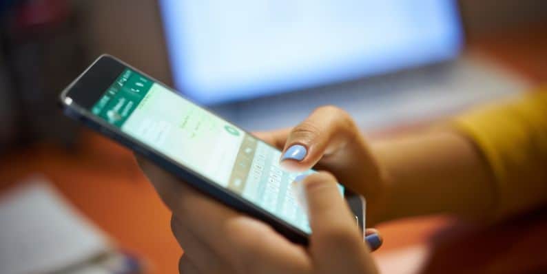 Como adicionar um botão de bate -papo do WhatsApp a um site?