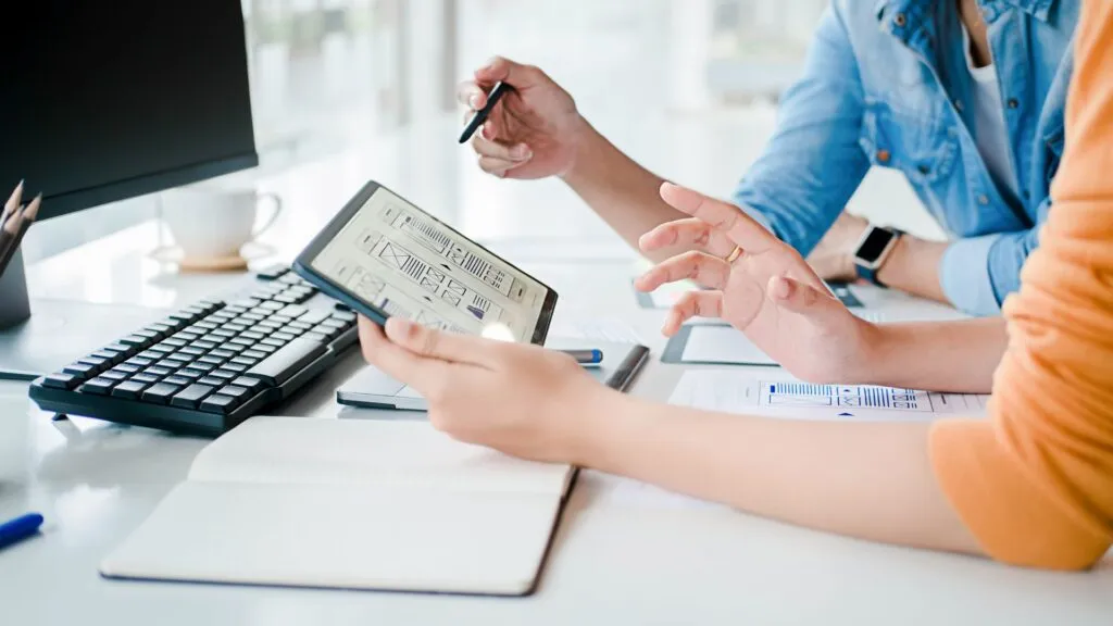 كيفية بيع مواقع الويب للعملاء دون التحدث عن الأدوات