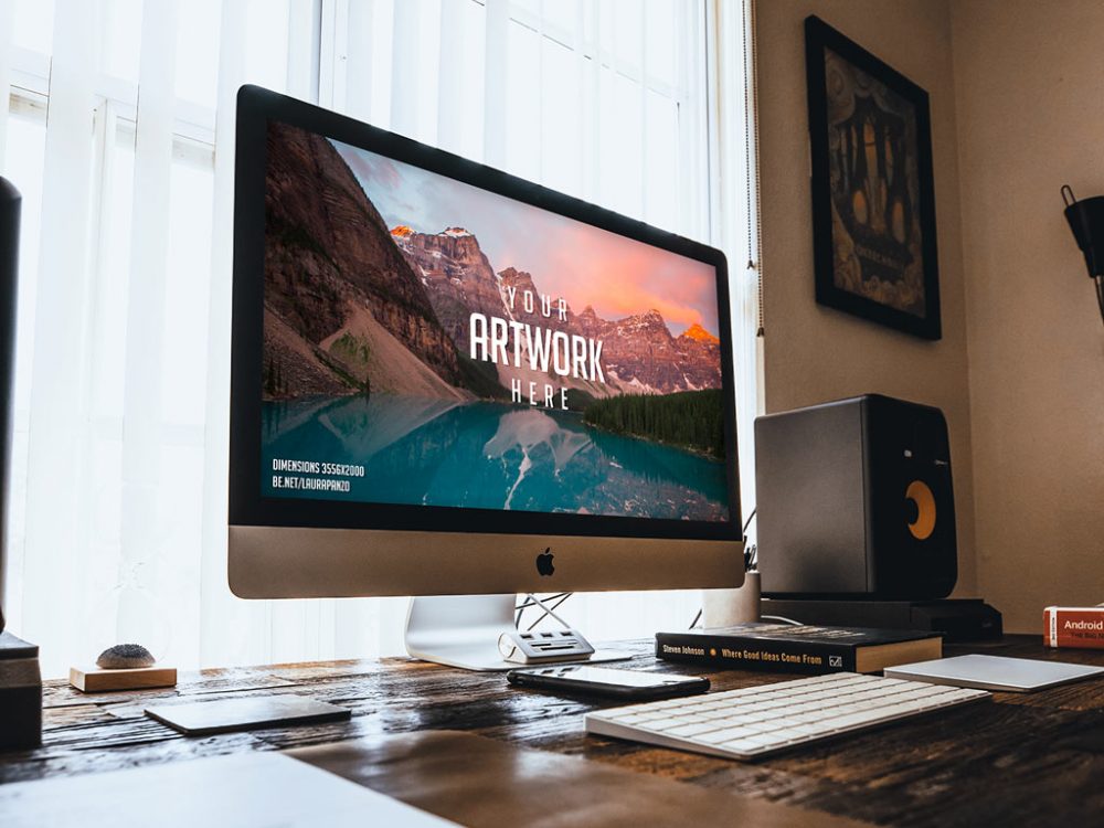 imac gratuit sur maquette de bureau en bois psd