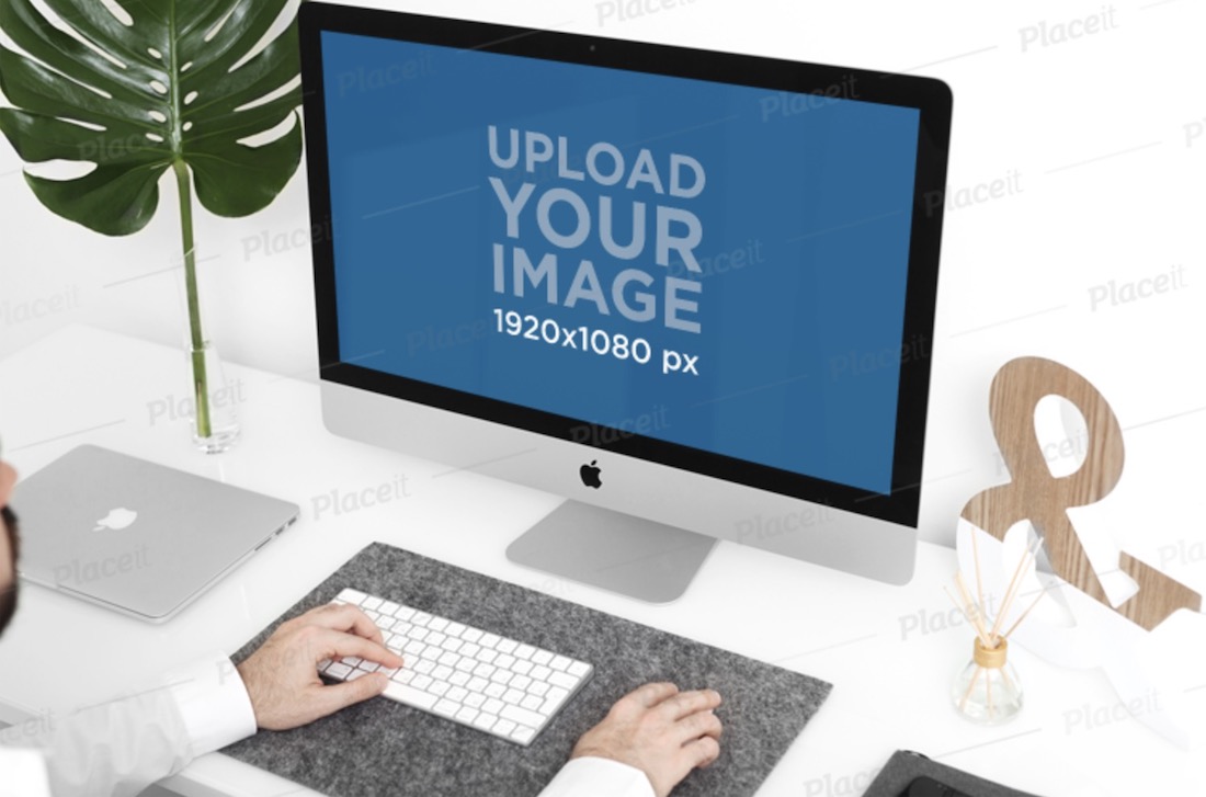 maquette d'un homme utilisant un imac dans un cadre minimaliste