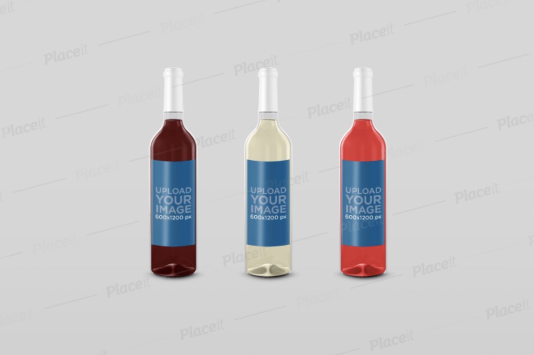 mockup di tre bottiglie di vino