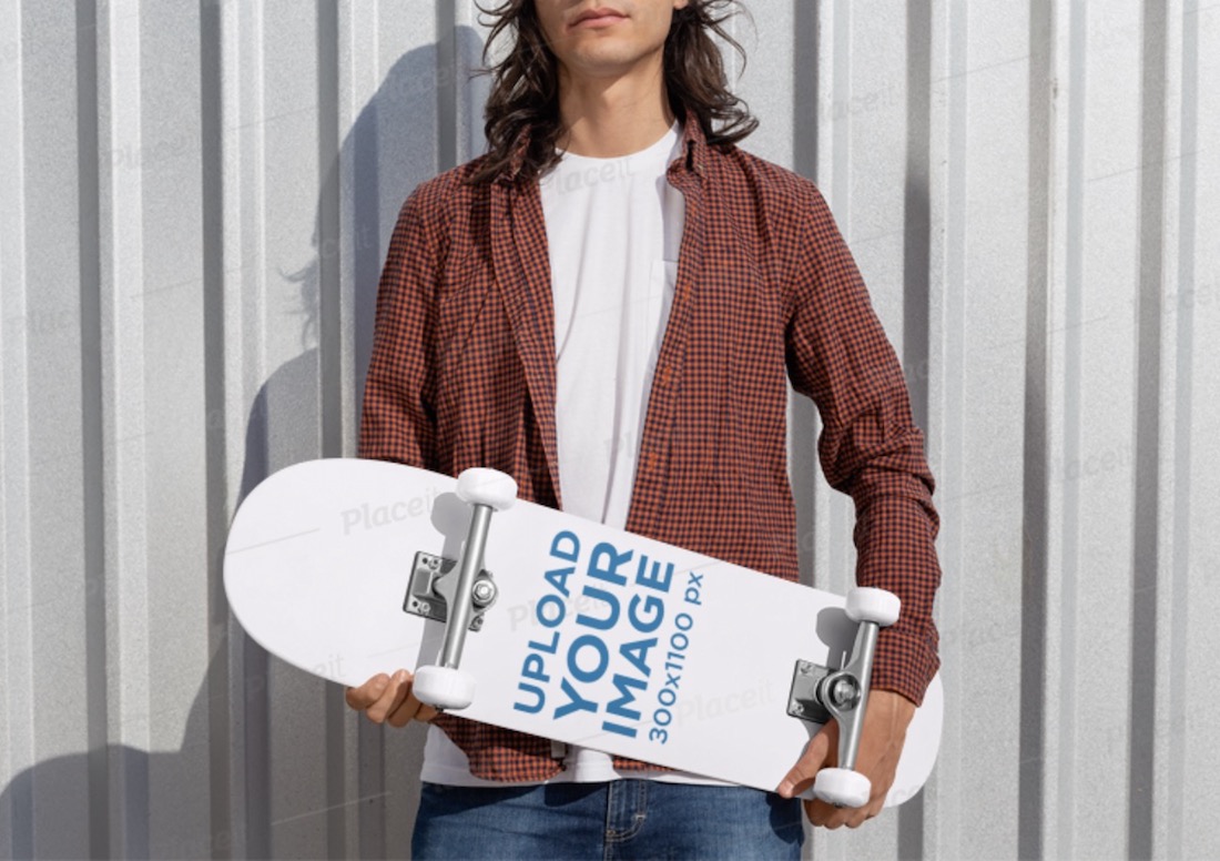 maket seorang pria pemberontak memegang skateboard