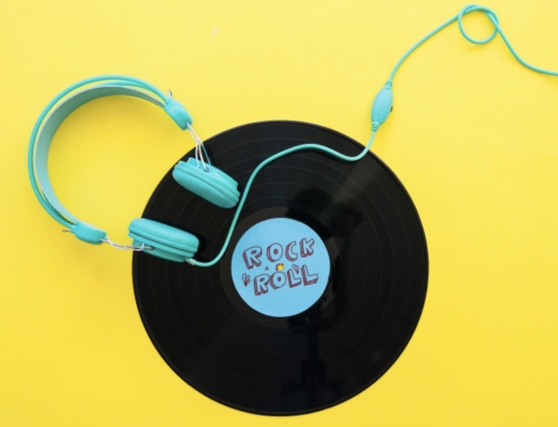 mockup di vinile più cuffie gratuito