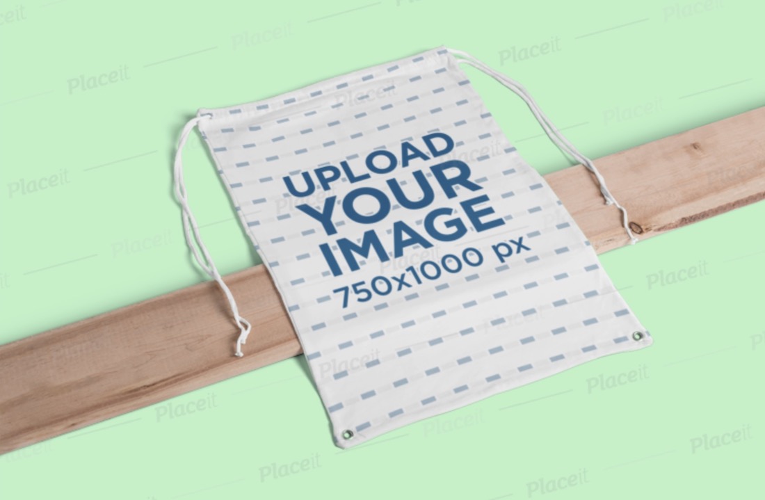 mockup tas serut ditempatkan di atas reng