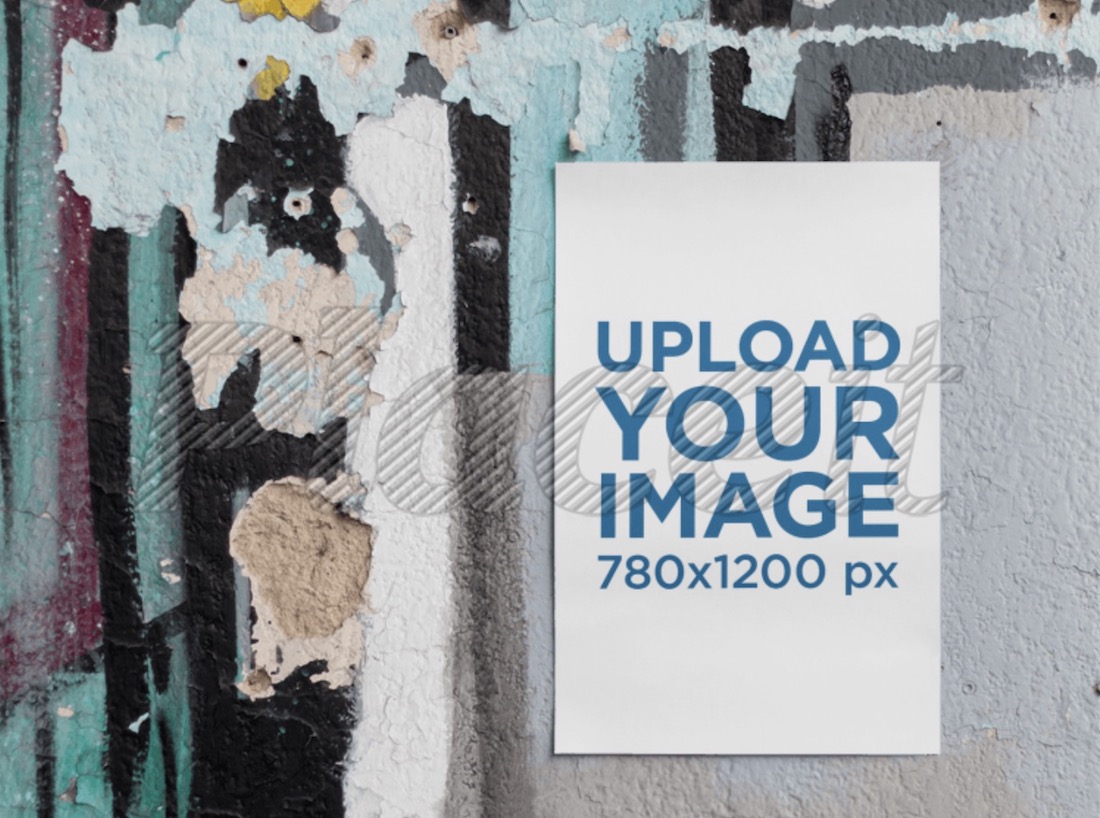 modello di mockup di un poster attaccato a un vecchio muro