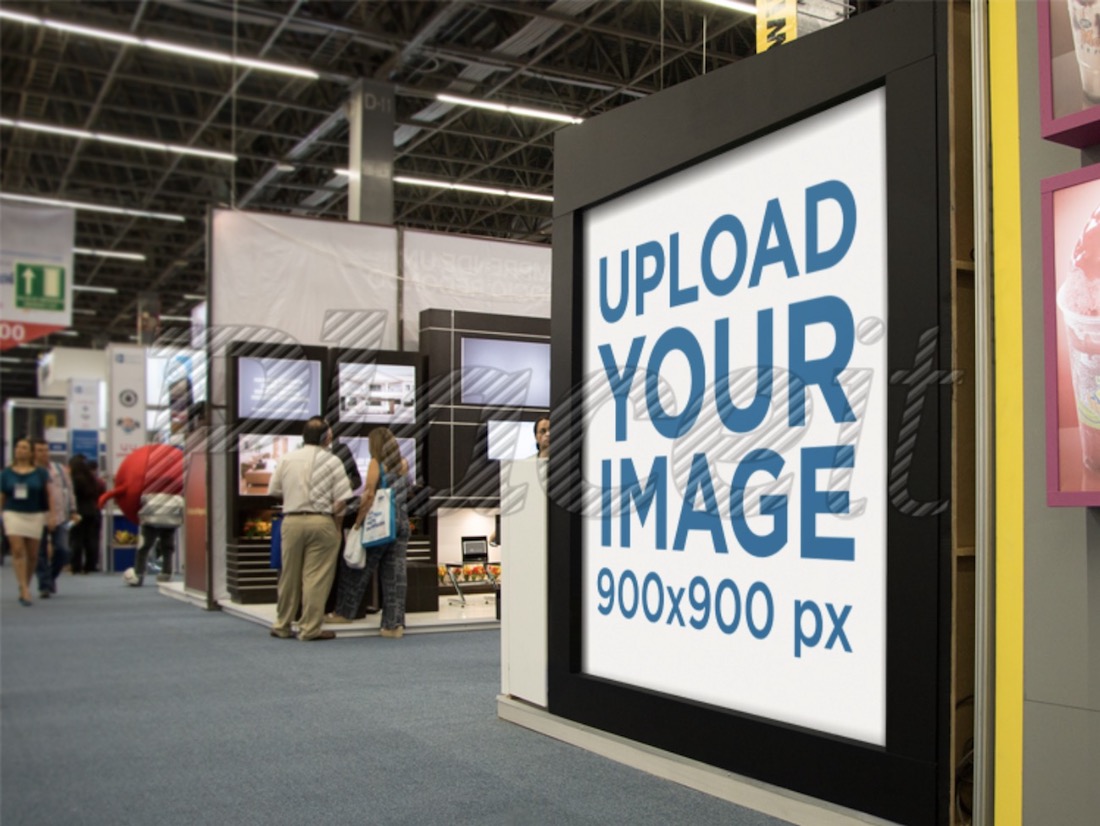 maqueta de banner cuadrado en un centro de convenciones