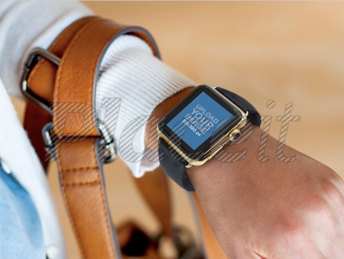 donna che indossa un orologio apple