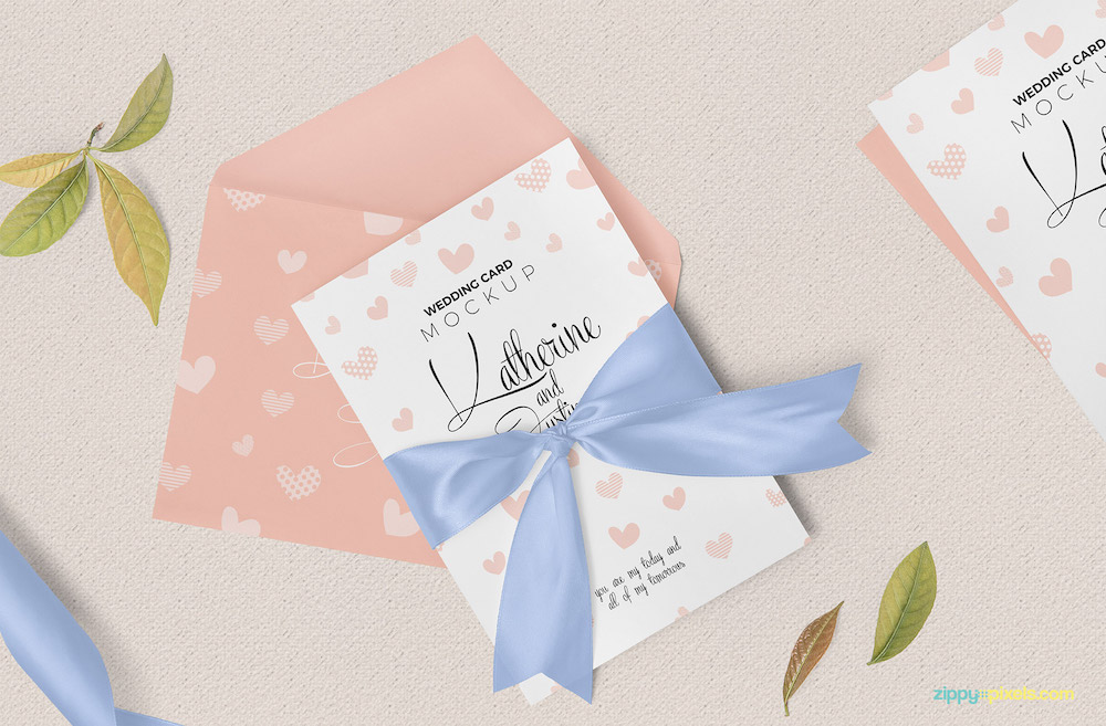 結婚式の招待カードのモックアップのダウンロード