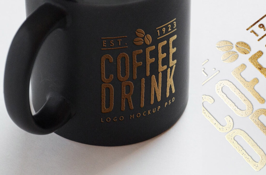 machetă gratuită de logo pe hârtie și ceașcă de cafea