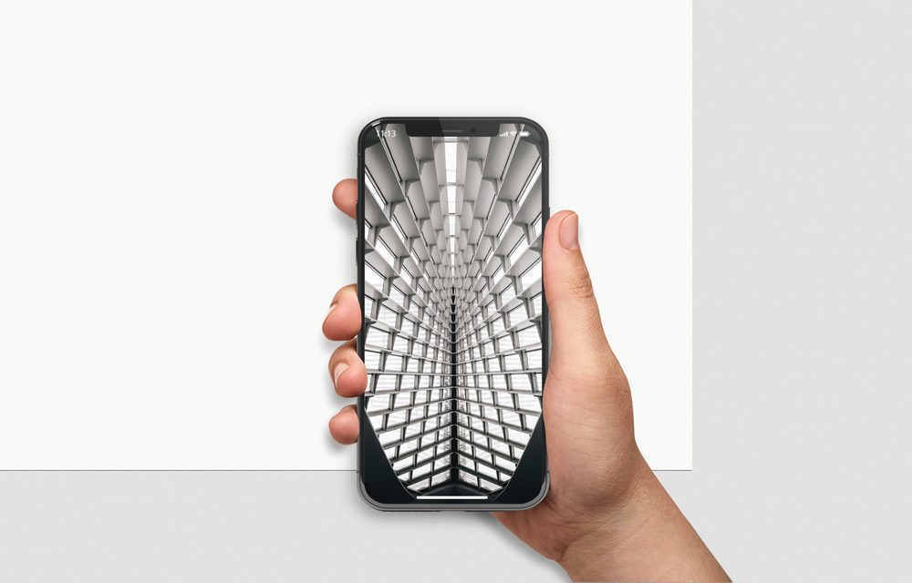 mockup di iphone xs con mano libera