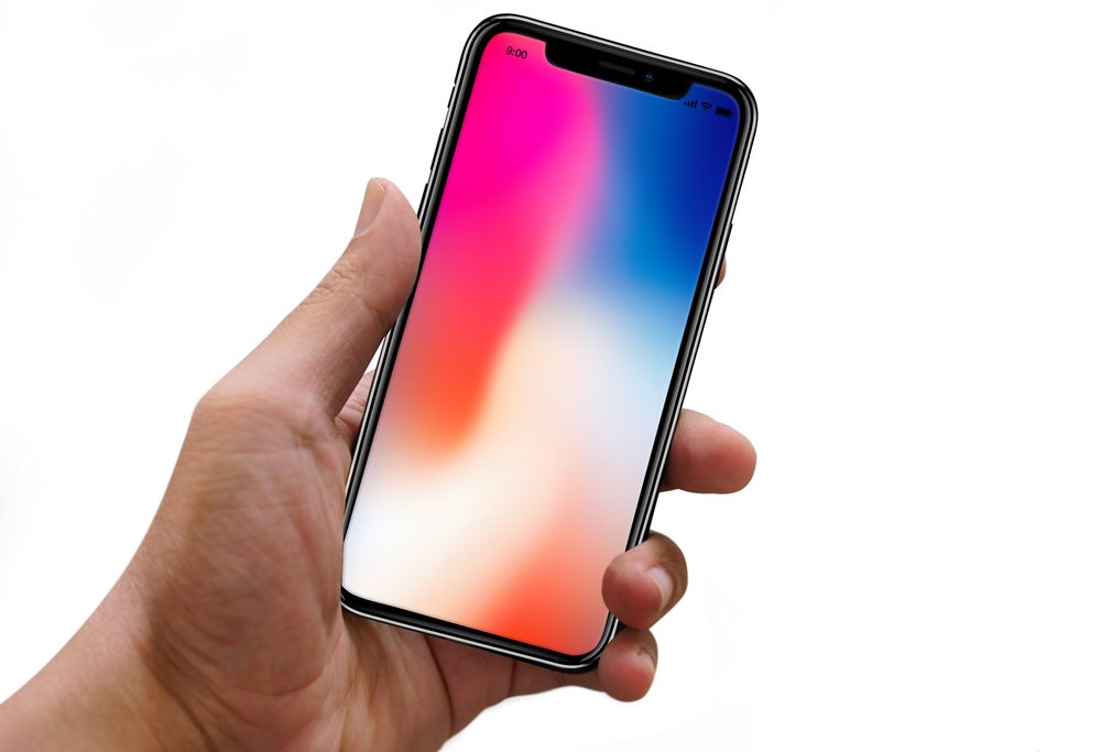 mano maschile che tiene iphone x mockup gratuito